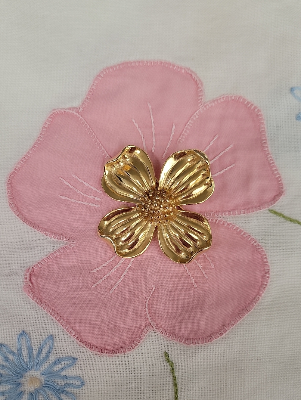 Gold Flower Pin Brooch - Women Jewelry